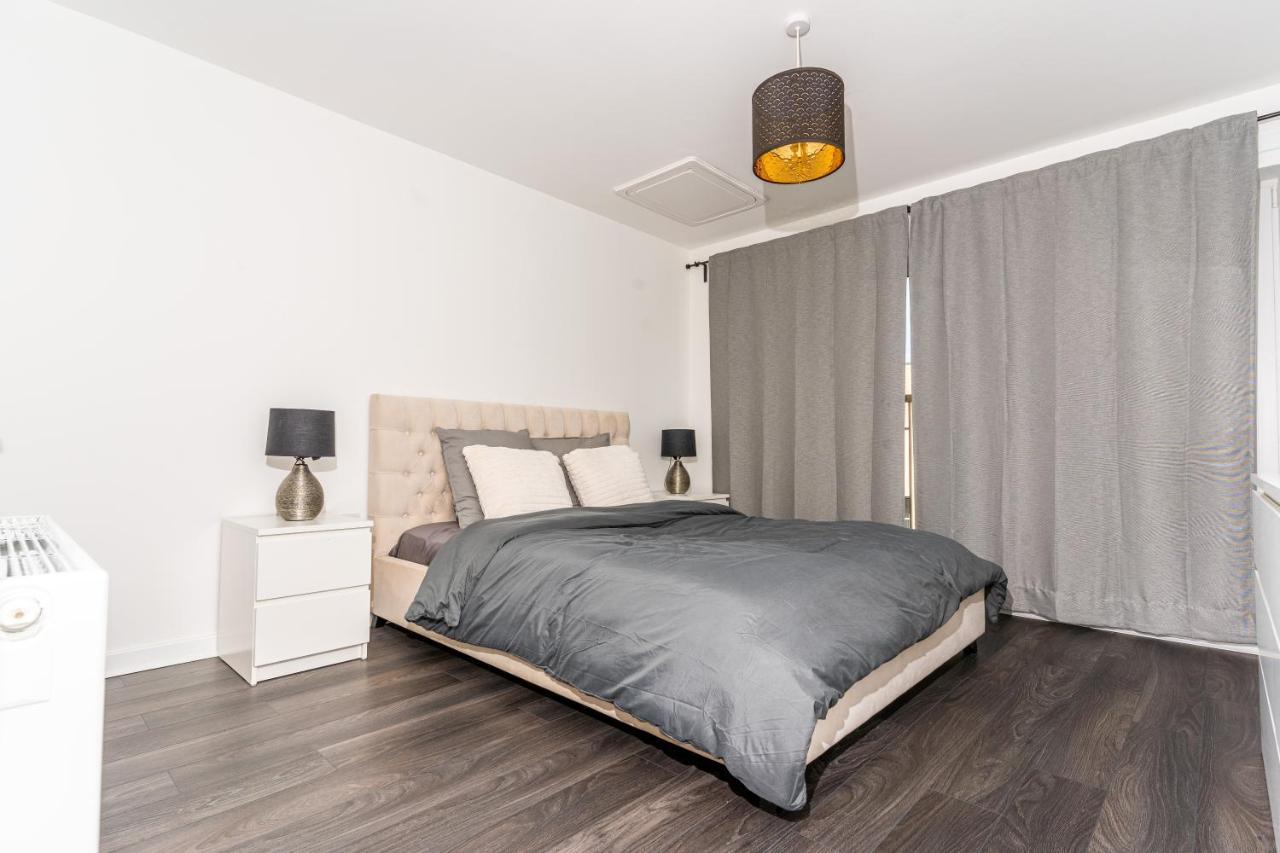 Spacious 3 Bedroom House In Glasgow City With Private Parking & Garden Exterior photo